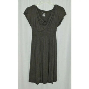 Liz Lange Maternity Taupe Short Sleeve Dress Shirt